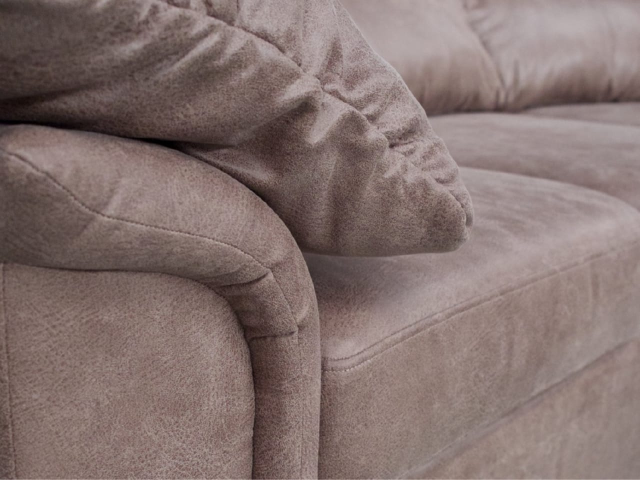 стоимость чистки обивки дивана